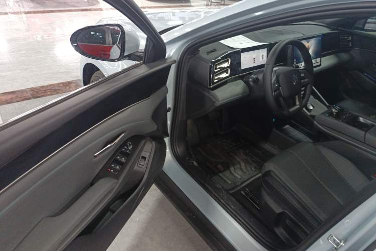 Used BYD Qin L 2025 DM-i Smart Drive 80KM Leading Model