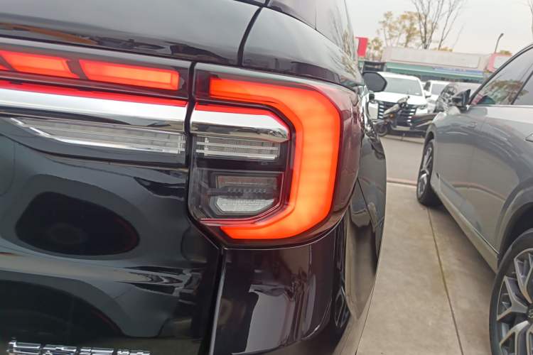 Used Ford Explorer 2024 2.3T EcoBoost Four-Wheel Drive Titanium Edition 6 Seats