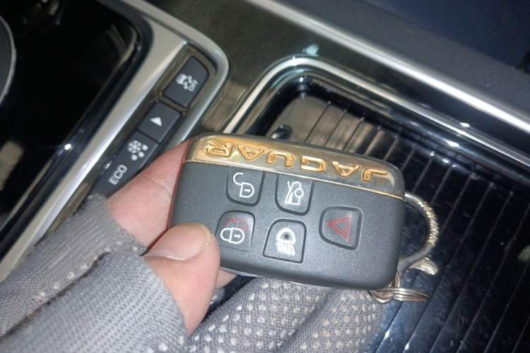 Used Jaguar XE 2018 2.0T 250 PS Two-Wheel-Drive R-Sport Sport Edition