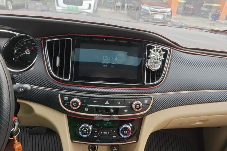 Used Baojun 730 2016 1.8L iAMT Luxury Model 7 Seats