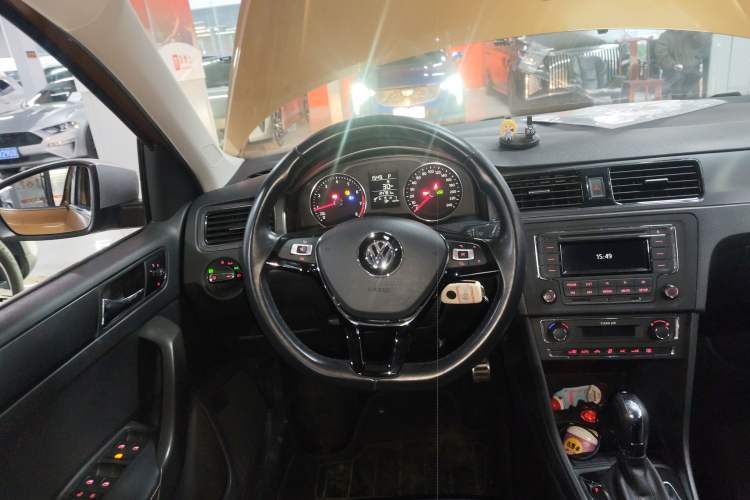 Used Volkswagen Santana 2016 Cross 1.6L Automatic Comfort Model