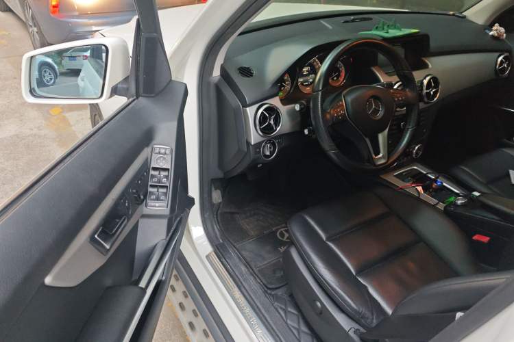 Used Mercedes-Benz GLK-Class 2013 GLK 300 4MATIC Dynamic Sunroof Model
