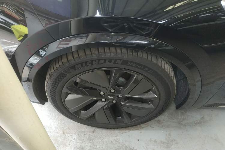 Used Li Auto L9 2025 Pro Smart Refresh Edition
