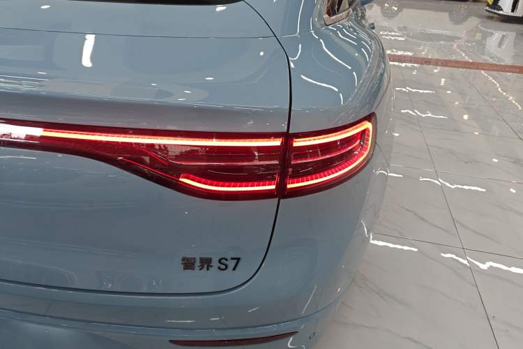 Used Hima Luxeed S7 2025 785 km Ultra
