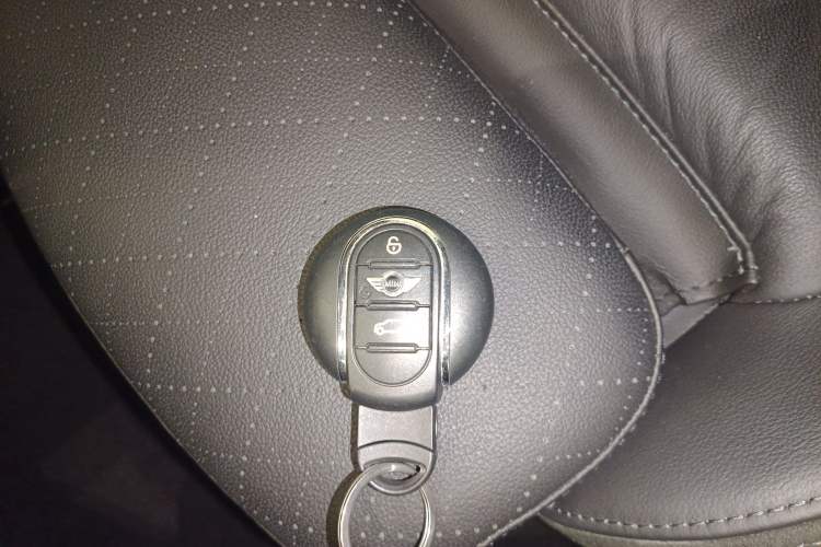 Used  MINI 2018 1.5T COOPER Artist Five-Door Edition
