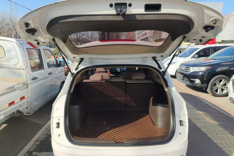 Used Baojun 310W 2017 1.5L Manual Comfort Version China VI Emission Standard