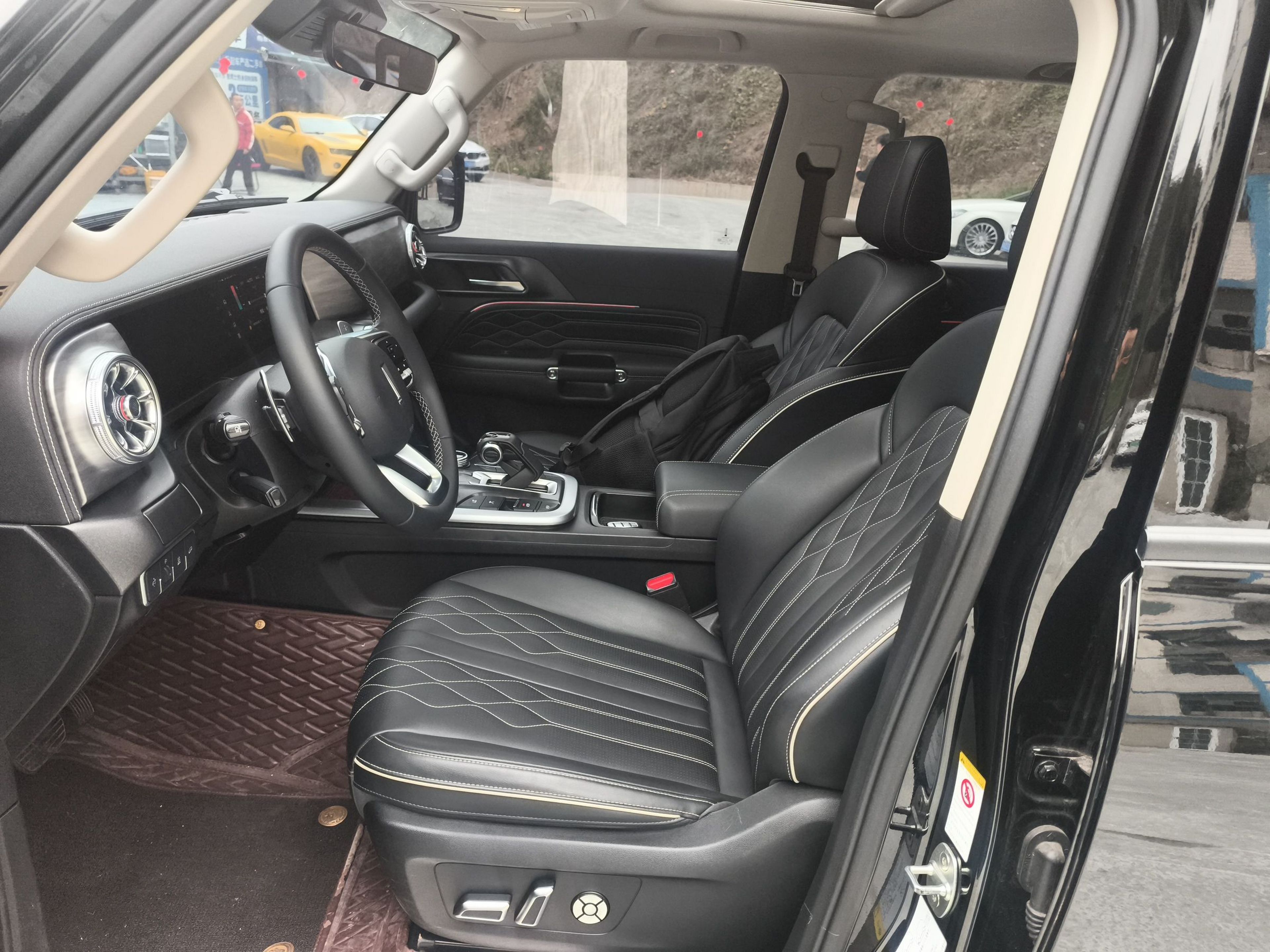 Переднее сиденье в автомобиле