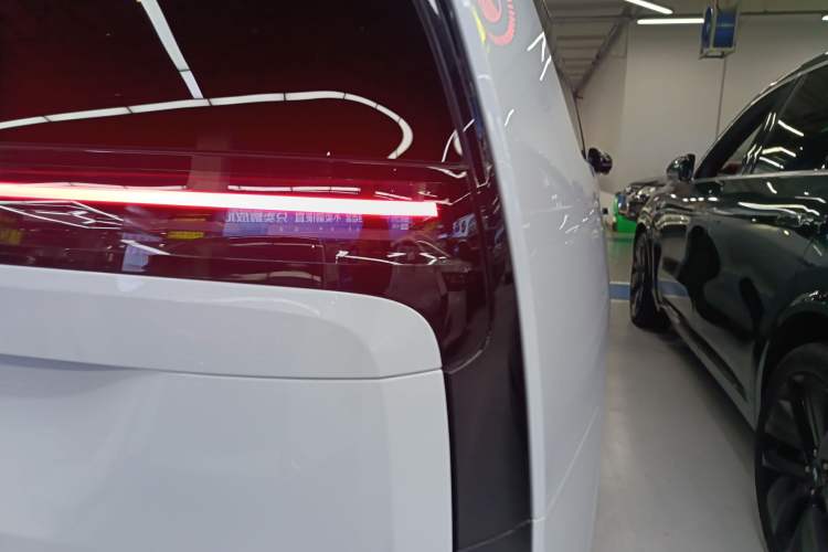 Used Li Auto MEGA 2024 Ultra Model
