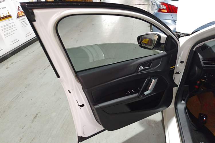 Used Peugeot 308S 2015 1.6T Automatic Jingchi Edition
