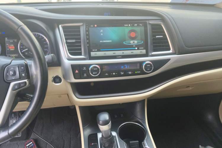 Used Toyota Highlander 2018 2.0T Four-Wheel Drive Luxury Edition 7 Seats China V Emission Standard