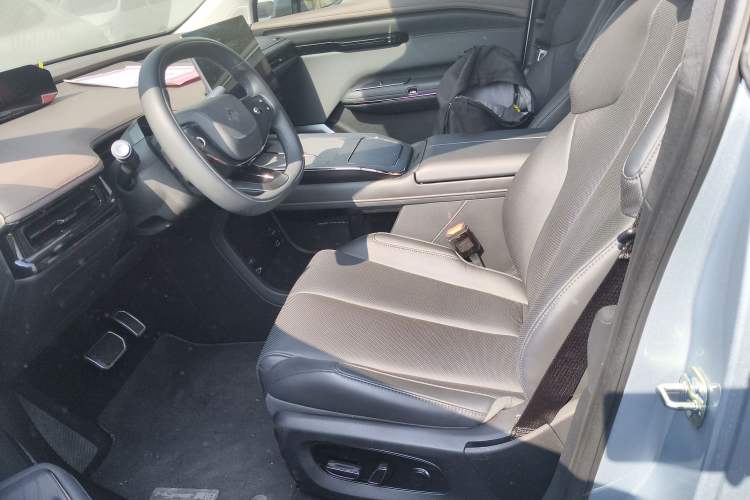 Used  HT 2023 670 Rear-Drive Ultra-High Voltage Version
