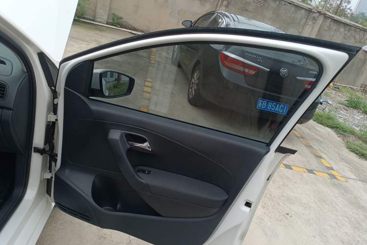 Used Volkswagen Polo 2016 1.4L Manual Fashion Model
