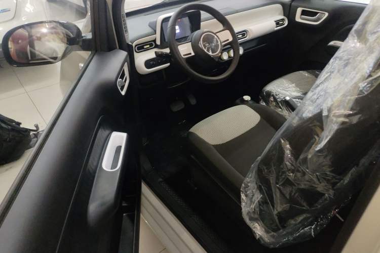 Used Wuling Hongguang MINIEV 2024 3rd Generation 215km Youth Edition
