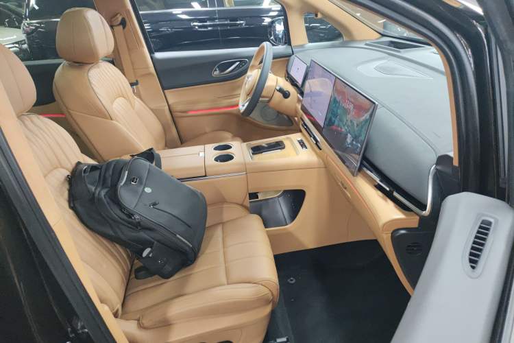 Used VOYAH Dream 2025 PHEV Four-Wheel-Drive Flagship Kunpeng Edition
