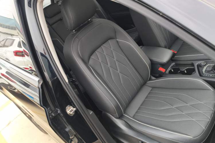 Used Volkswagen Tiguan L 2022 380TSI Automatic All-Wheel Drive R-Line Enhanced Comfort 7-Seater