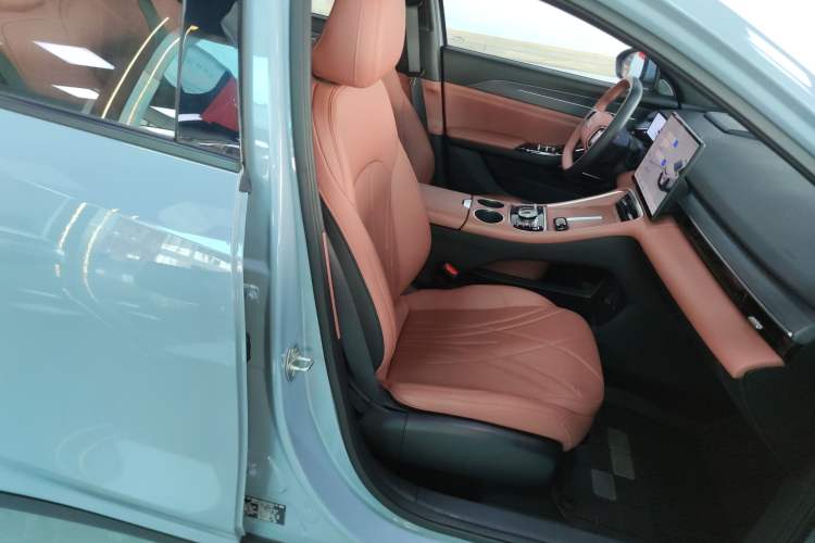 Used  L6 2025 EM-i 140km Explorer+ Edition