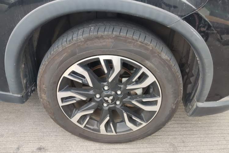 Used Mitsubishi Outlander 2019 2.0L Two-Wheel Drive Comfort Edition 7 Seats China V Emission Standard