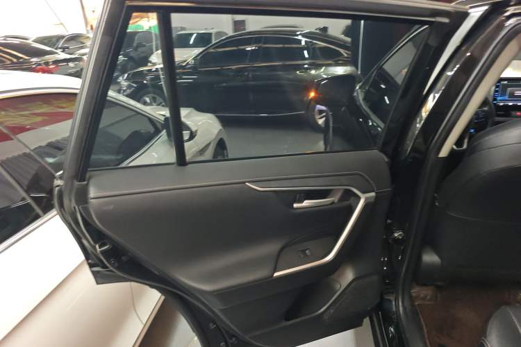 Used Toyota Wildlander 2022 2.0L CVT 4x4 Luxury PLUS Edition
