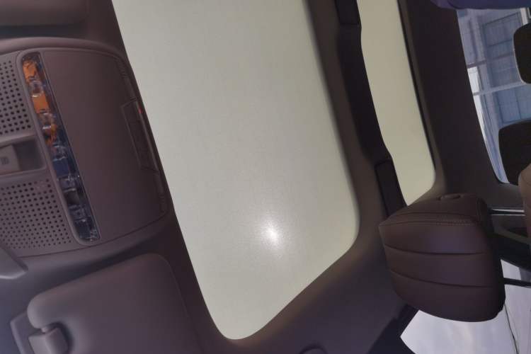 Used Mercedes-Benz E-Class 2019 E 300 L Sporty and Stylish Model