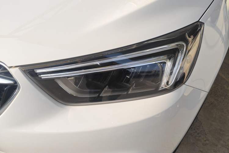 Used Buick Encore 2018 18T Automatic Two-Wheel Drive Urban Elite Model
