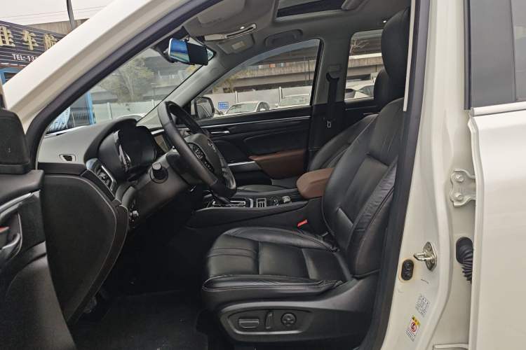 Used GAC Trumpchi GS7 2017 320T Two-Wheel-Drive Luxury Model
