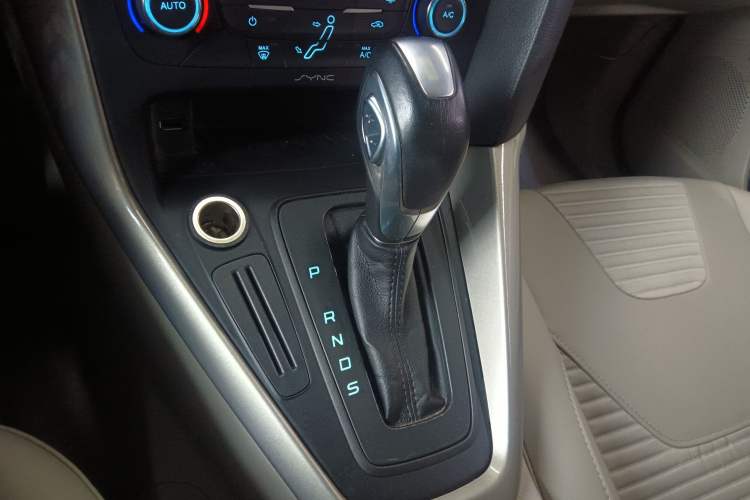 Used Ford Focus 2015 Hatchback 1.6L Automatic Fashion Edition