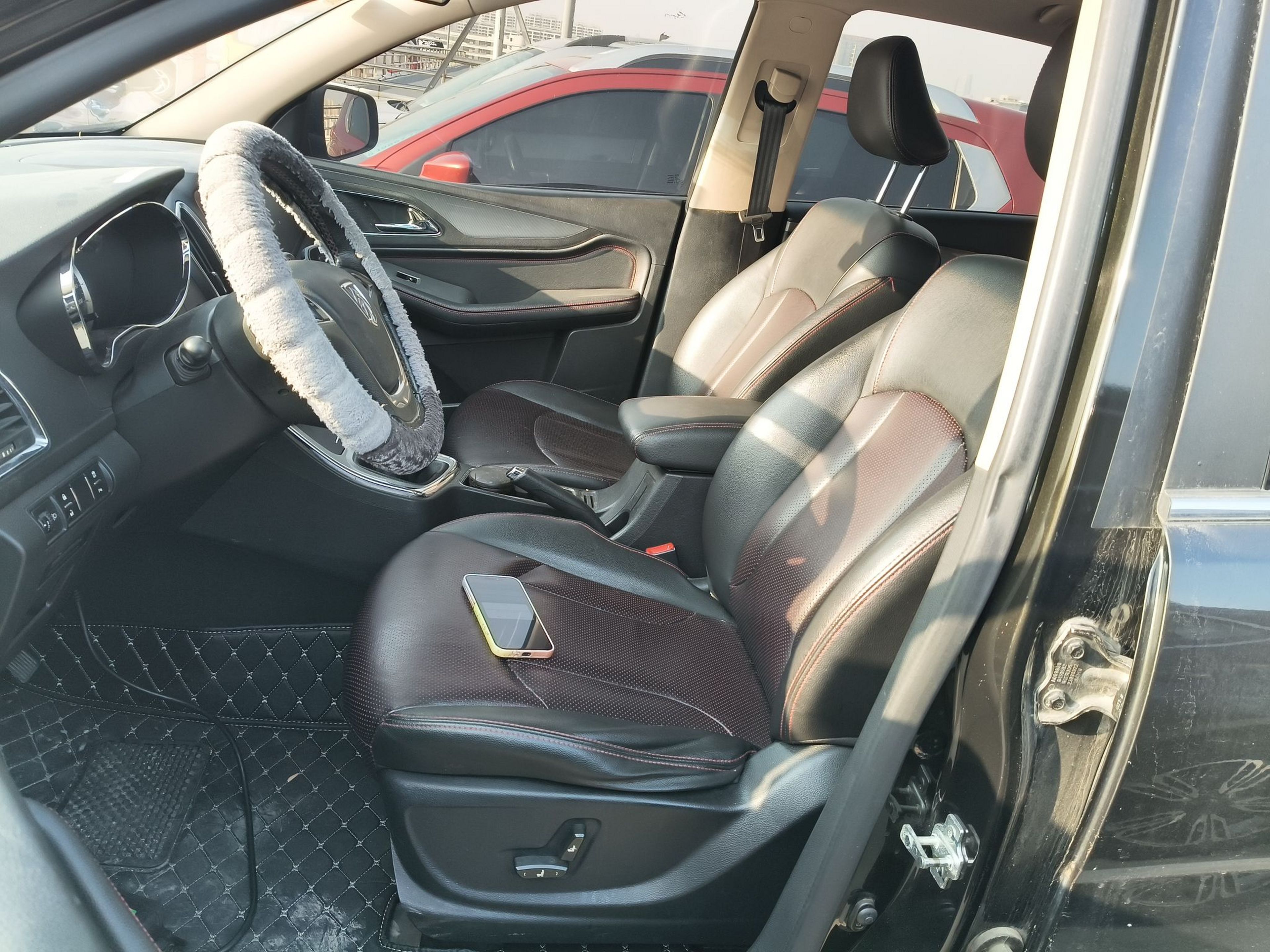 Переднее сиденье в автомобиле