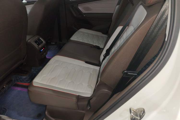 Used Volkswagen Tiguan L 2023 Facelift 380TSI Automatic All-Wheel Drive R-Line Flagship 7-Seater
