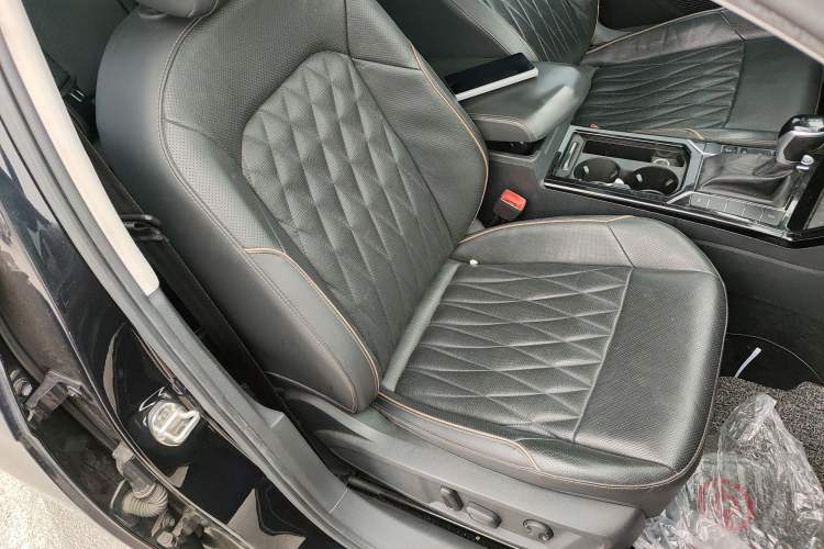 Used Volkswagen Passat 2019 330TSI Luxury Edition China VI Standard