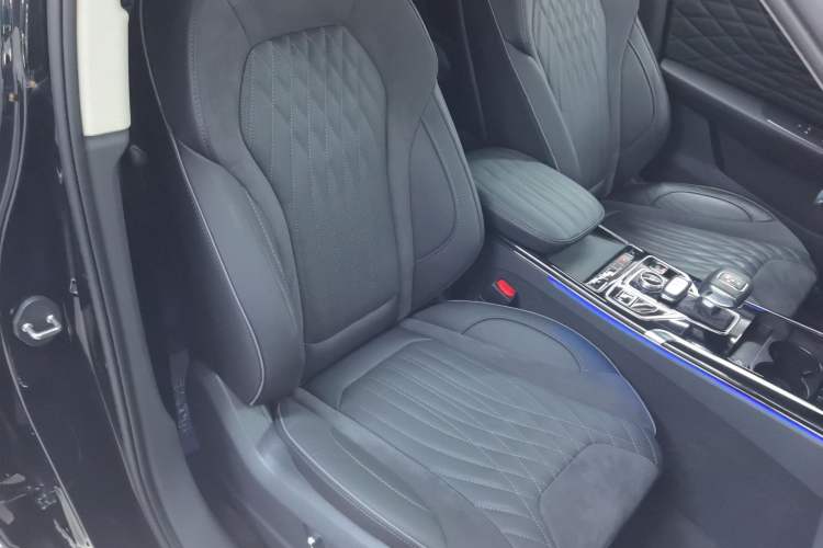 Used Hongqi HS5 2022 Facelifted Version 2.0T Smart Connect Flagship All-Wheel-Drive Edition