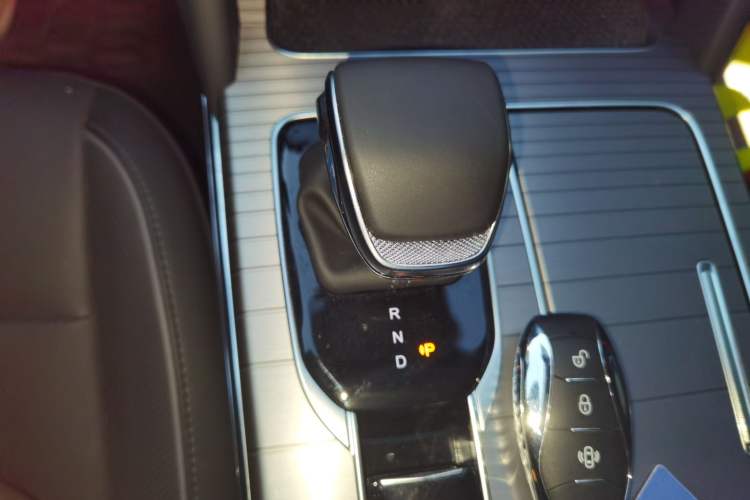 Used Hongqi HS7 PHEV 2024 2.0T PHEV Four-Wheel Drive Flagship Edition 6 Seats