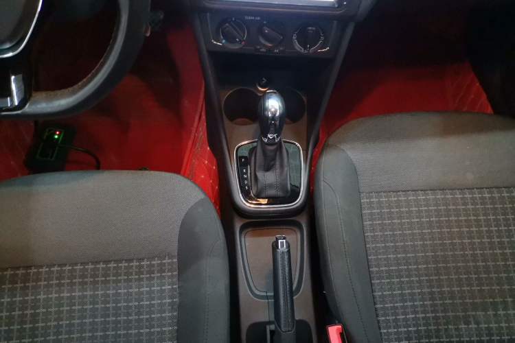 Used Volkswagen Polo 2016 1.6L Automatic Comfort Model
