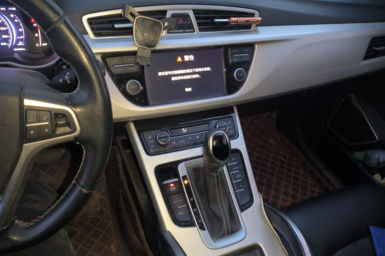 Used Geely Auto Emgrand X7 Sport 2018 1.8TD Automatic Two-Wheel Drive Smart Connect 4G Internet Edition
