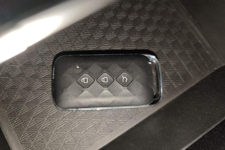 Used Wuling Asta 2022 2.0L DHT Electric-Speed Version
