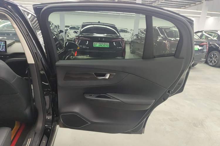 Used Hongqi E-QM5 2022 431 km Charge & Enjoy Edition
