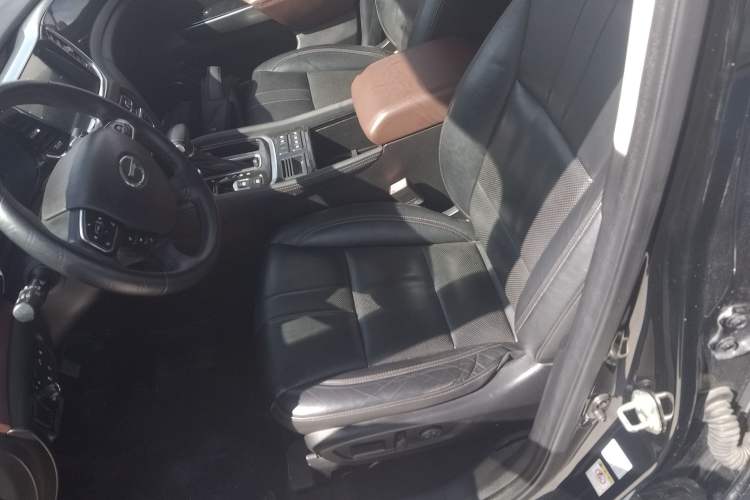 Used GAC Trumpchi GS8 2017 320T Two-Wheel Drive Luxury Smart Connectivity Version (7 Seats)
