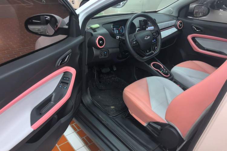 Used Chery Little Ant 2022 Sweet Pink Edition Half-Sugar Version Lithium Iron Phosphate 29.2 kWh 30 kW 301 km