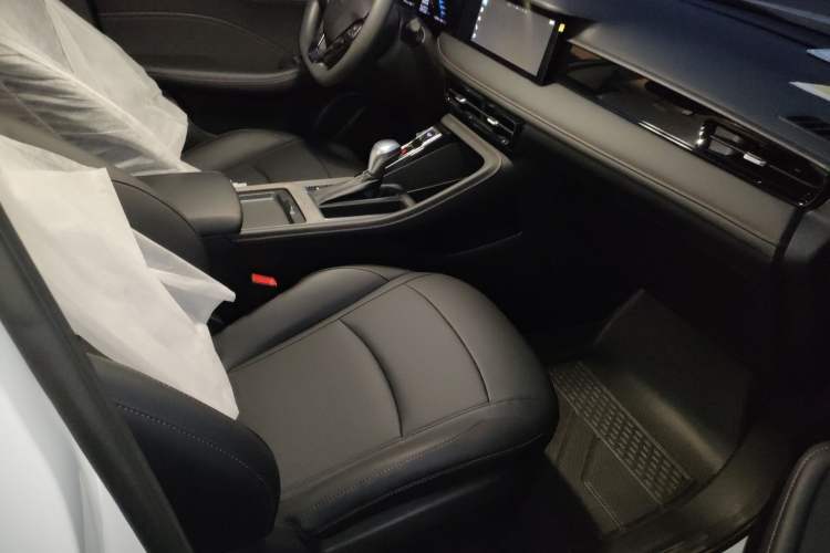 Used Roewe i5 2023 1.5L CVT Luxury Edition
