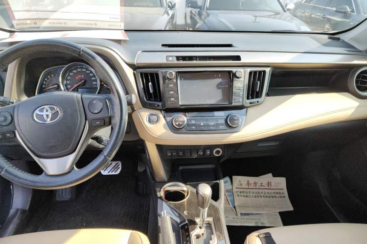 Used Toyota RAV4 2015 2.0L CVT Four-Wheel Drive New Edition
