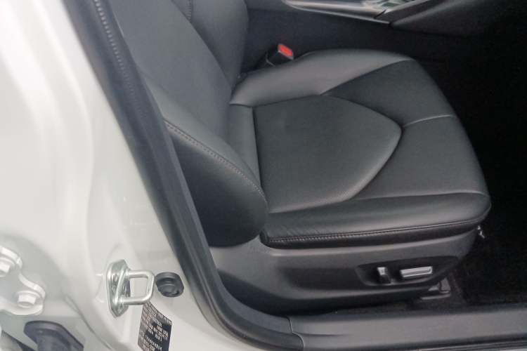 Used Toyota Camry 2023 2.0G Luxury Edition
