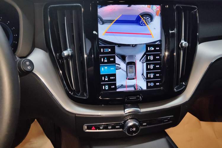 Used Volvo XC60 2024 B5 4x4 Smart Luxury Edition