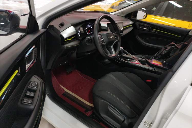 Used Roewe i5 2021 1.5L CVT Platinum Edition
