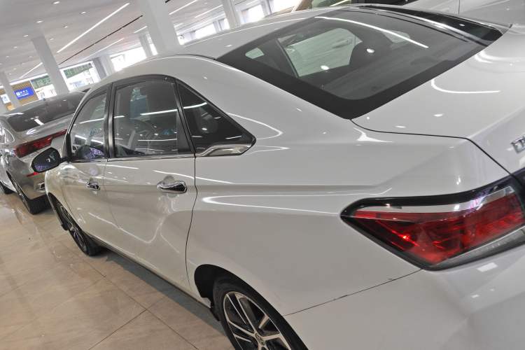 Used Venucia D60 2018 1.6L CVT Smart Connect Elite Edition
