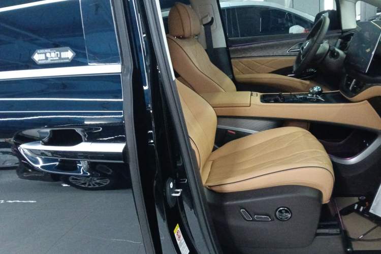 Used Denza D9 2024 DM-i 980 Four-Wheel Drive Prestige Model
