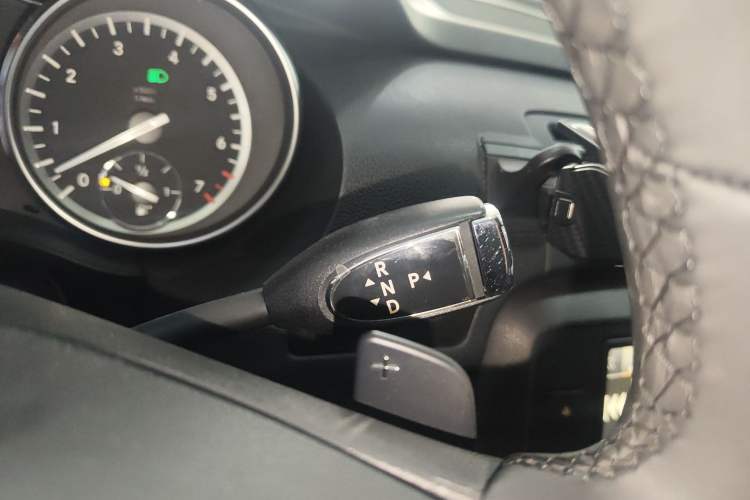 Used Mercedes-Benz R-Class 2017 R 320 4MATIC Business Edition Prestige Model