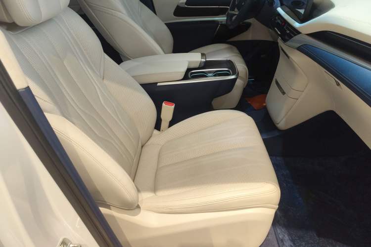 Used Buick Century 2023 2.0T Six-Seater Yinshi Edition
