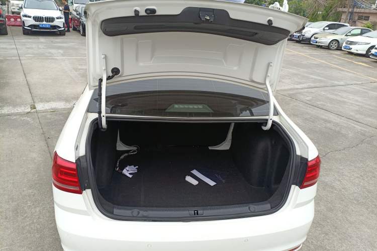 Used Volkswagen Lavida 2017 1.6L Automatic Fashion Edition