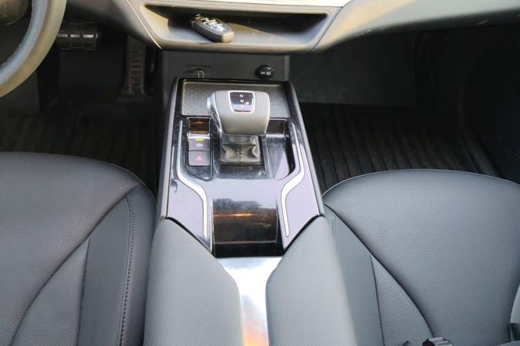 Used Hongqi E-QM5 2024 610 km PLUS
