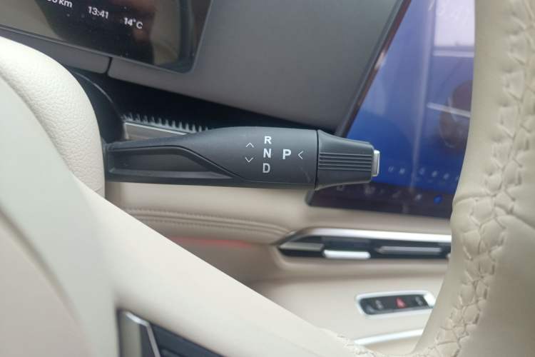 Used VOYAH Dream 2025 EV Four-Wheel Drive Flagship Kunpeng Edition