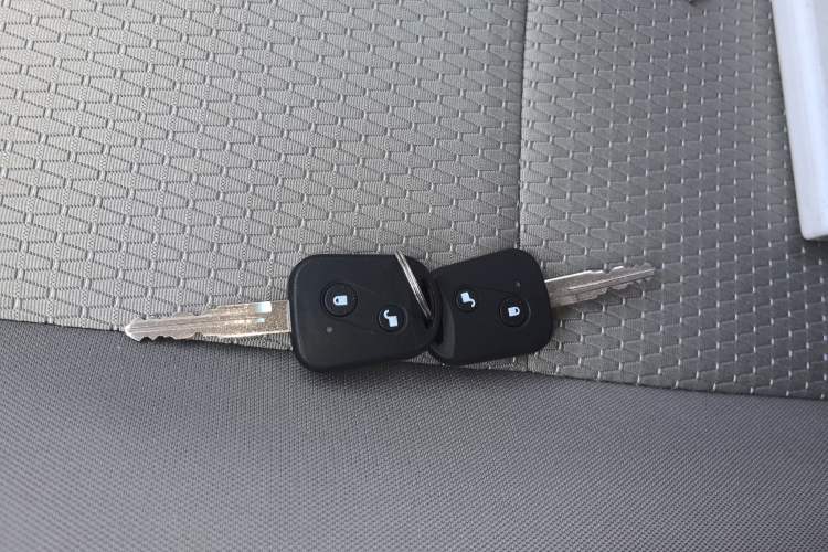 Used Jinbei Hiace X30 2024 1.5L Wealthy-Style Passenger Van 5/6/7 Seater
